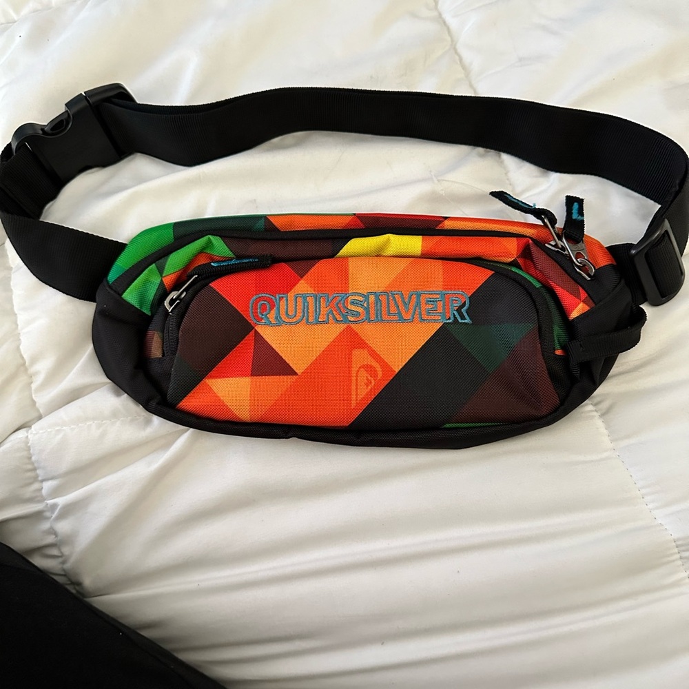 Quiksilver Vintage Multicolor Fanny Pack. New no Tags